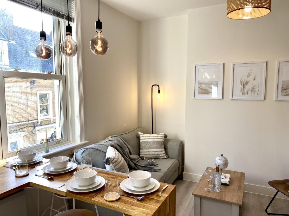 Stunning Beach Themed 2 Bed Apartment Bournemouth Exterior foto